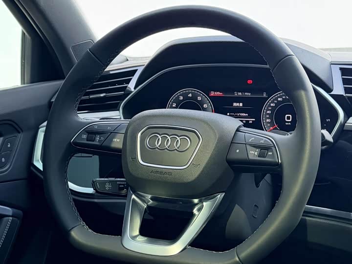 Фото 6 - Audi Q3