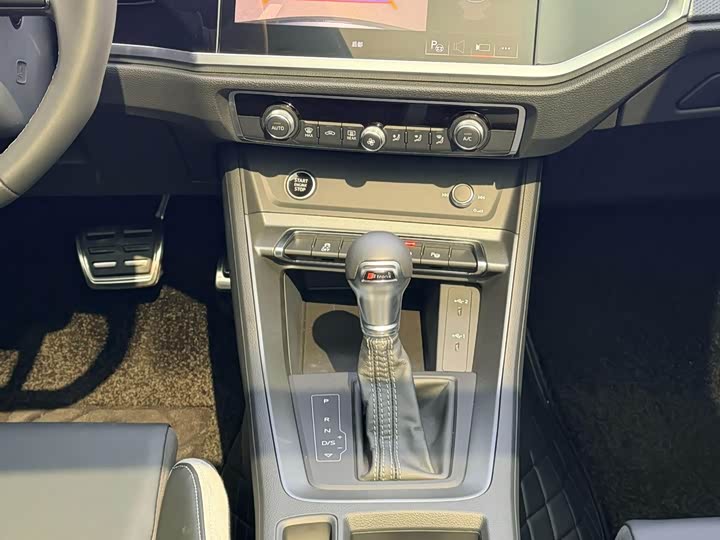 Фото 8 - Audi Q3