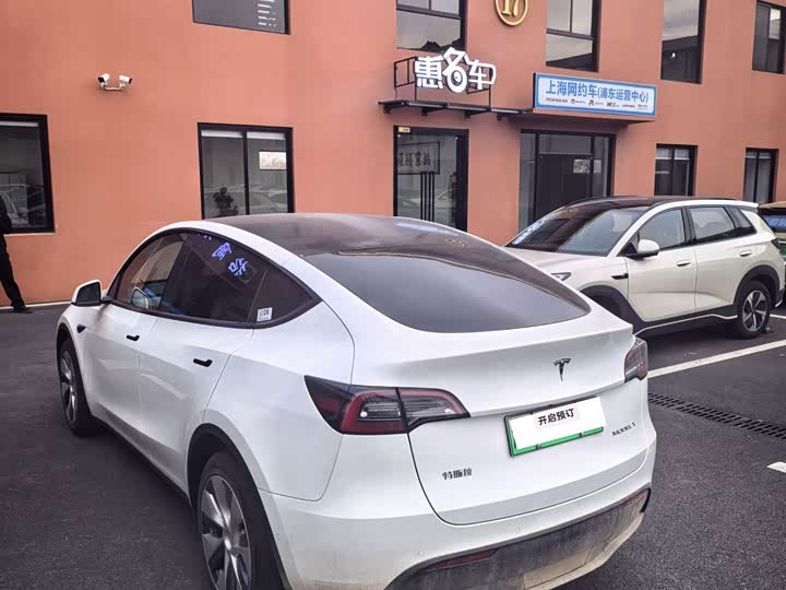 Photo 9 - Tesla Model Y