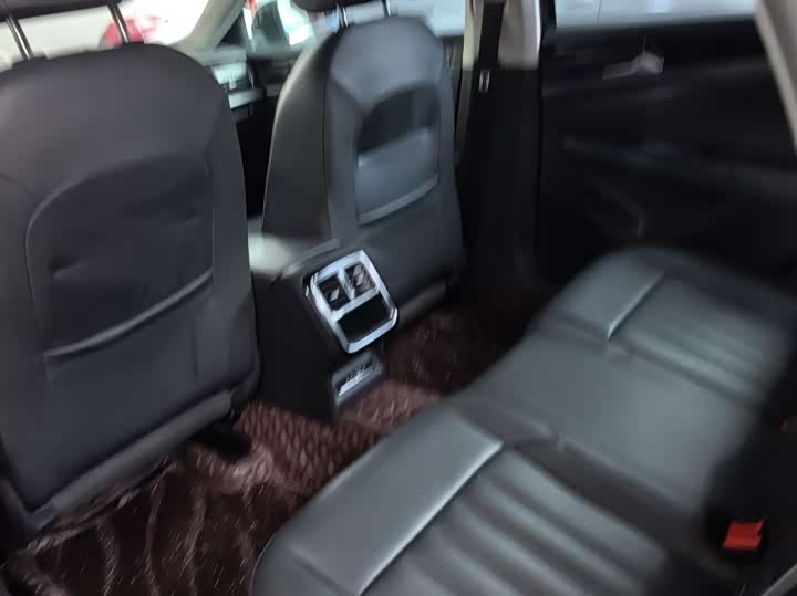 Фото 7 - Volkswagen Passat