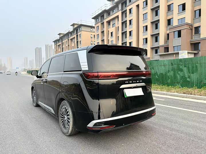 Фото 7 - Denza D9