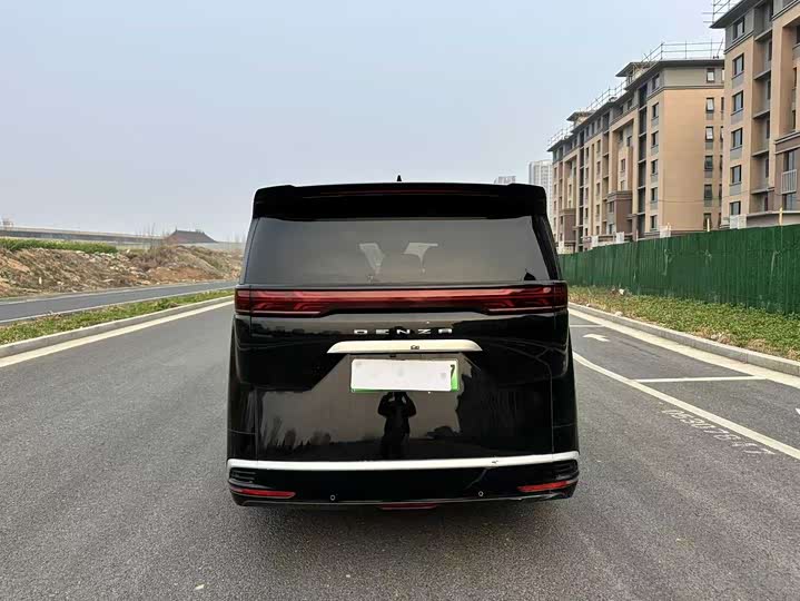 Фото 8 - Denza D9