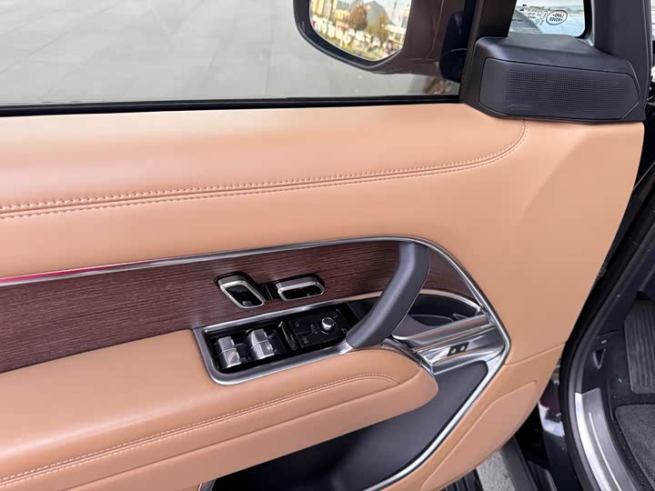 Photo 8 - Land Rover Range Rover