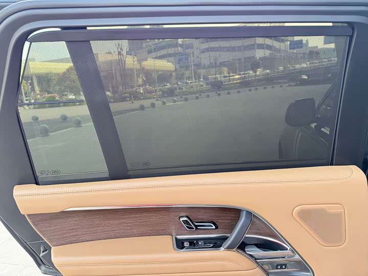 Photo 9 - Land Rover Range Rover