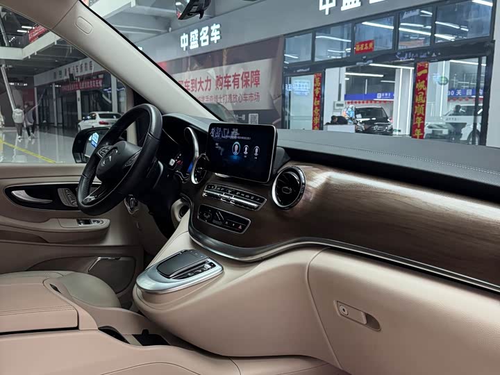Mercedes-Benz V-Class 2022 2022款 V 260 L 长轴距尊贵版