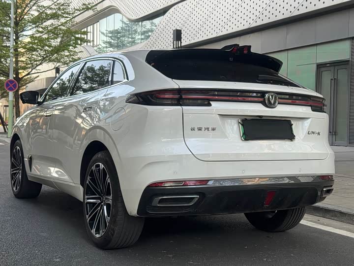 Фото 9 - Changan UNI-K Hybrid