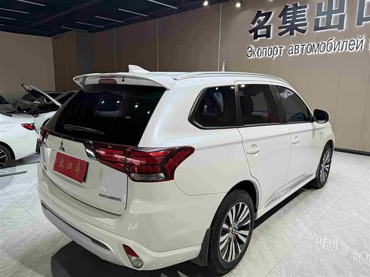 Фото 4 - Mitsubishi Outlander