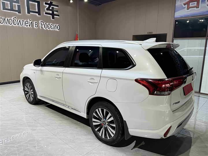 Фото 6 - Mitsubishi Outlander