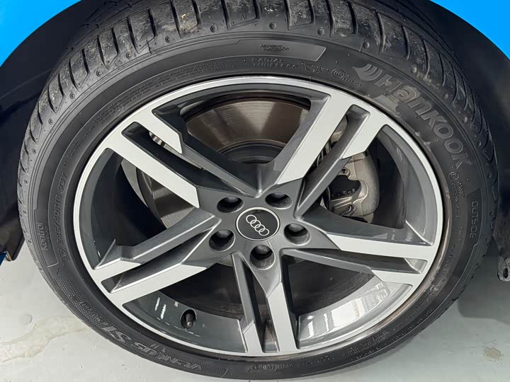 Фото 4 - Audi A4