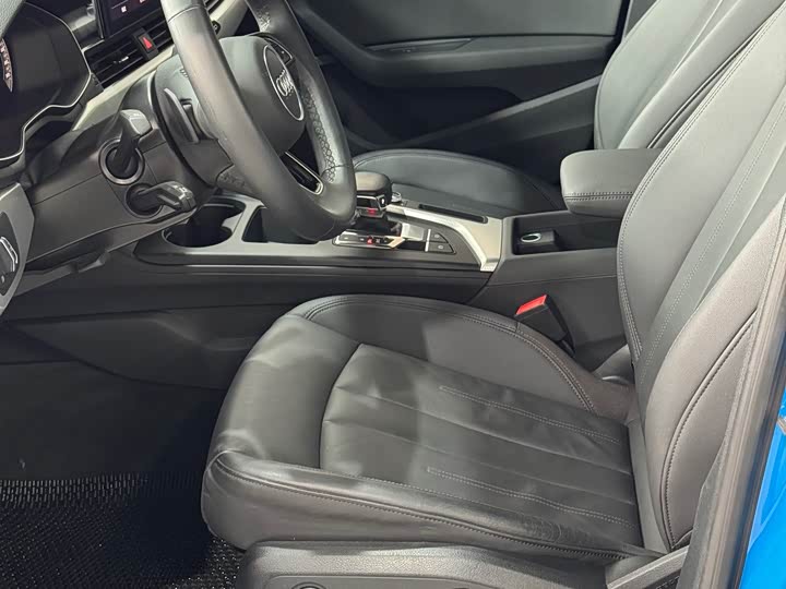 Фото 7 - Audi A4