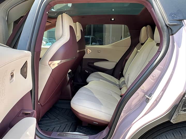 Фото 4 - Zeekr X