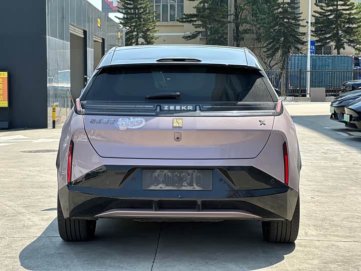 Фото 6 - Zeekr X