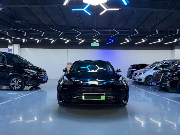 Фото 2 - Tesla Model 3