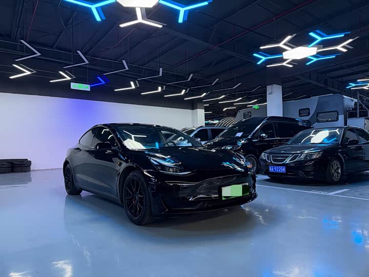 Фото 3 - Tesla Model 3