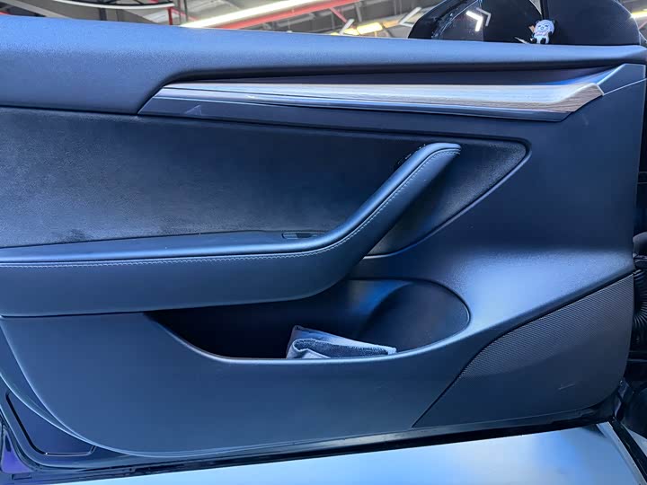 Фото 4 - Tesla Model 3