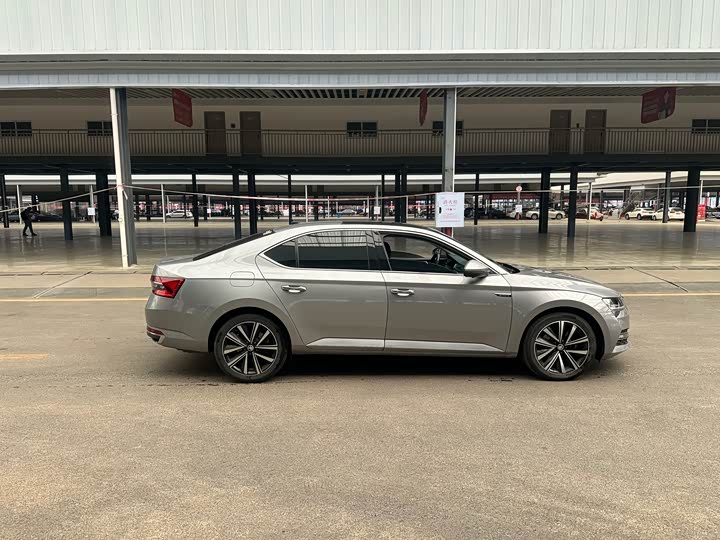 Фото 4 - Skoda Superb