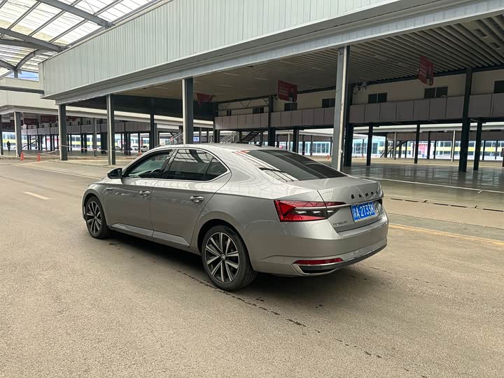 Фото 7 - Skoda Superb