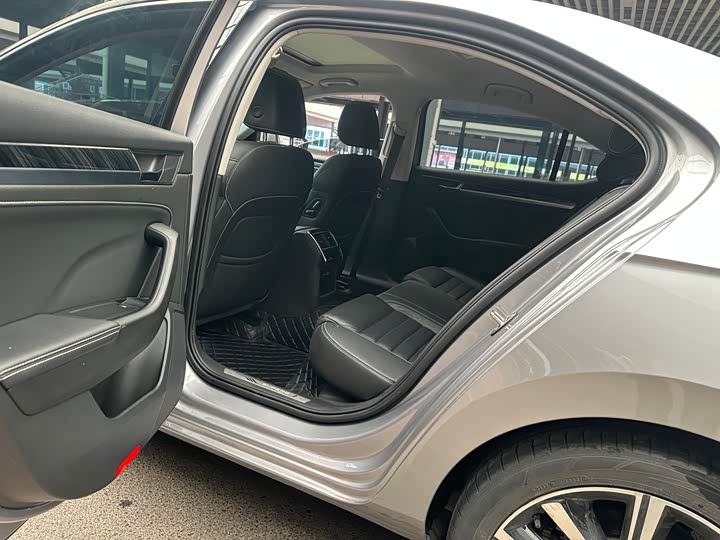 Фото 8 - Skoda Superb