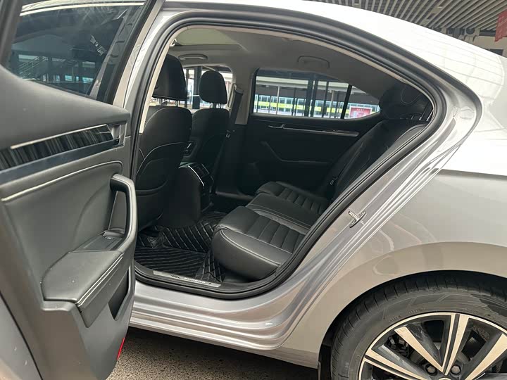 Фото 9 - Skoda Superb