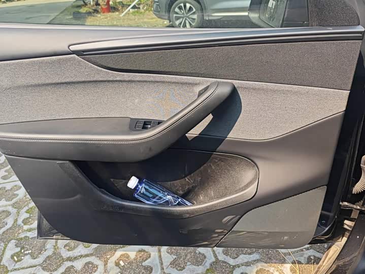 Photo 7 - Tesla Model Y