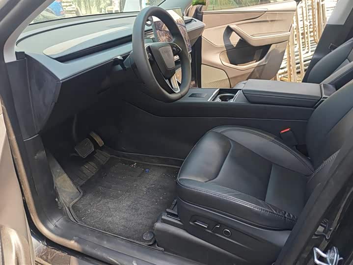 Photo 9 - Tesla Model Y