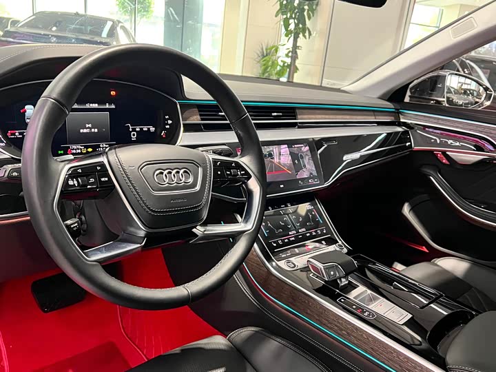 Фото 5 - Audi A8