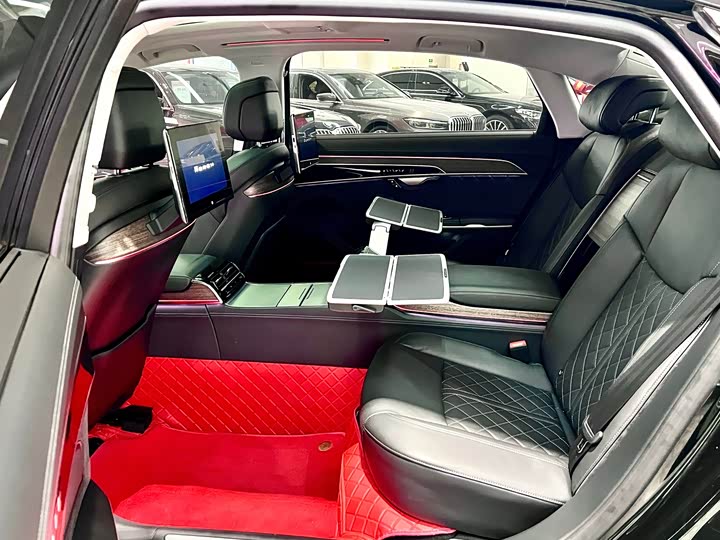 Фото 9 - Audi A8