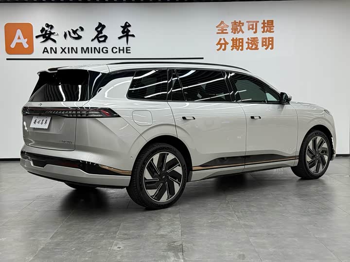 Photo 2 - Dongfeng Yipai eπ 008