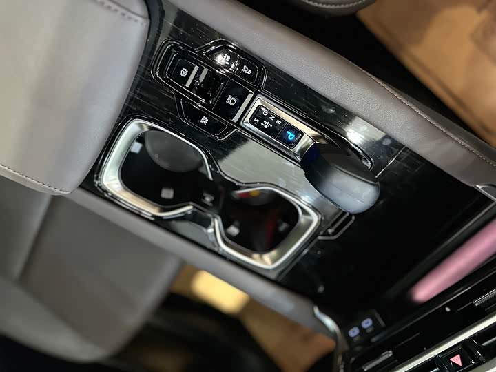 Фото 7 - Lexus RX