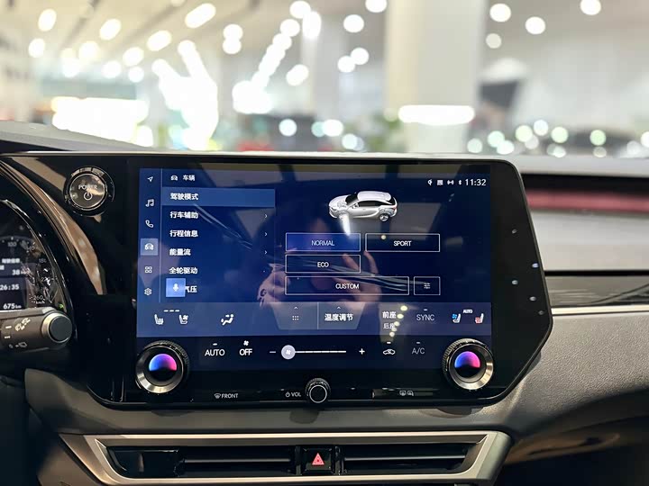 Фото 8 - Lexus RX