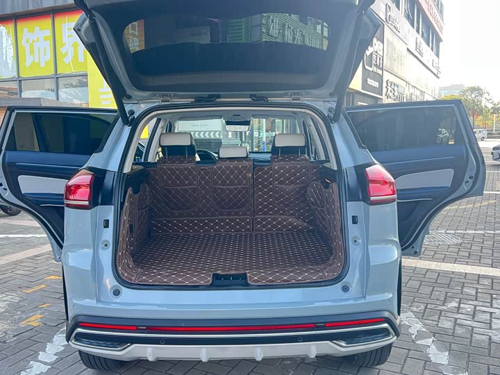 Фото 7 - Geely Atlas