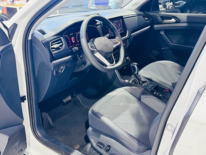 Photo 5 - Volkswagen Tharu