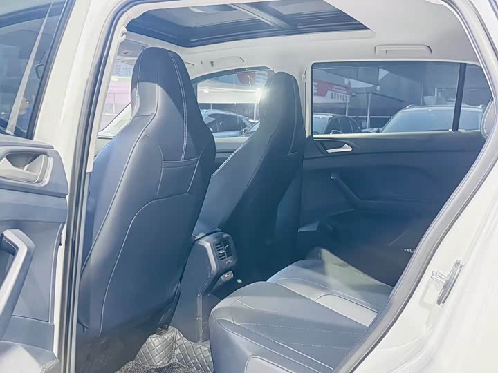 Photo 6 - Volkswagen Tharu