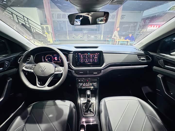 Photo 7 - Volkswagen Tharu