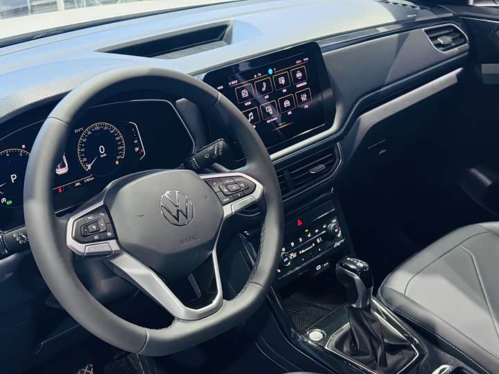 Photo 8 - Volkswagen Tharu