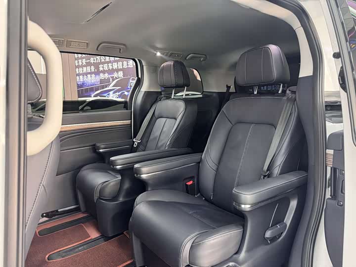 Фото 9 - GAC Trumpchi M8
