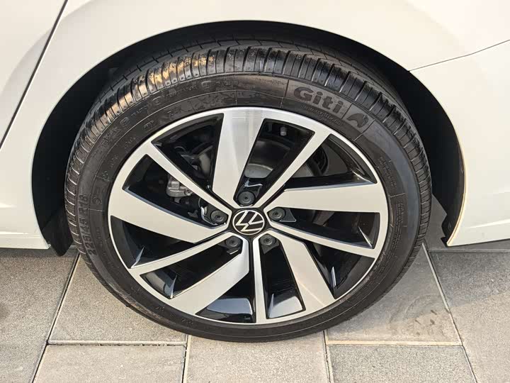 Фото 8 - Volkswagen Sagitar L