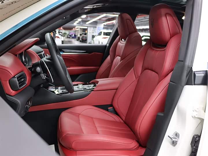 Фото 7 - Maserati Levante