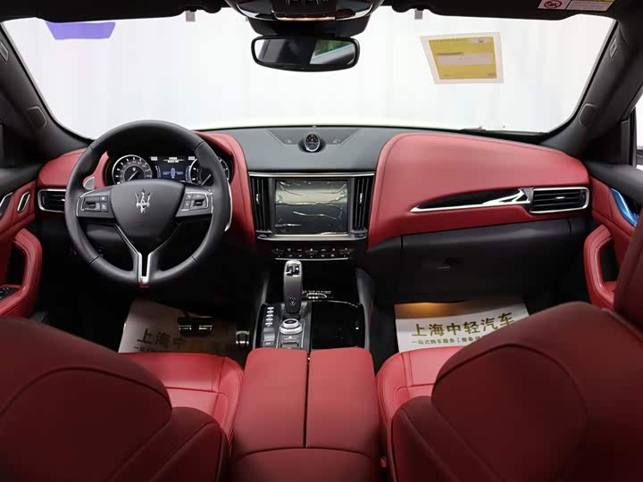 Фото 9 - Maserati Levante