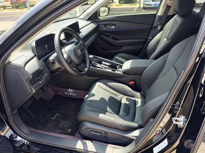 Photo 7 - Honda Accord