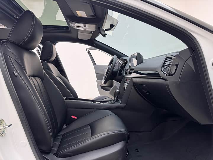 Photo 8 - Mazda CX-4