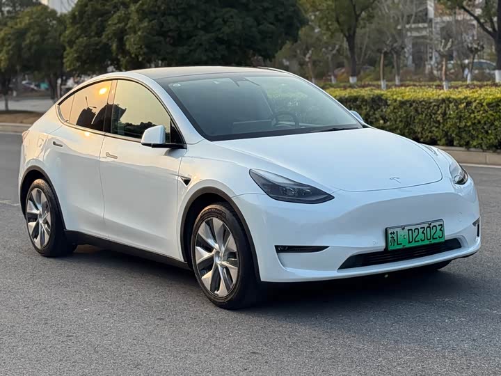Photo 3 - Tesla Model Y