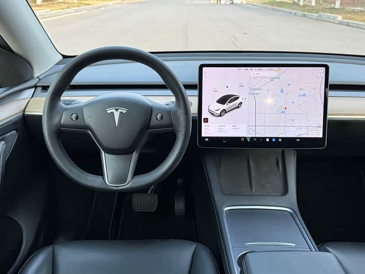 Photo 4 - Tesla Model Y