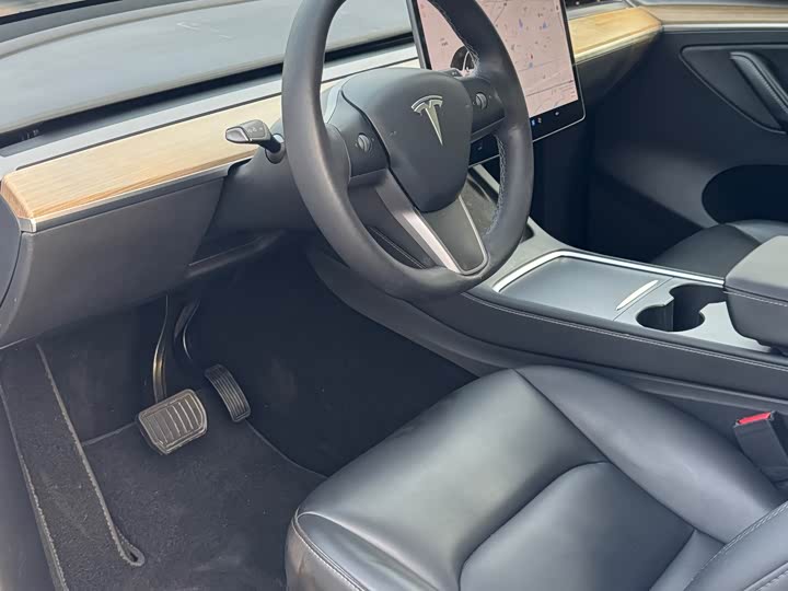 Photo 5 - Tesla Model Y