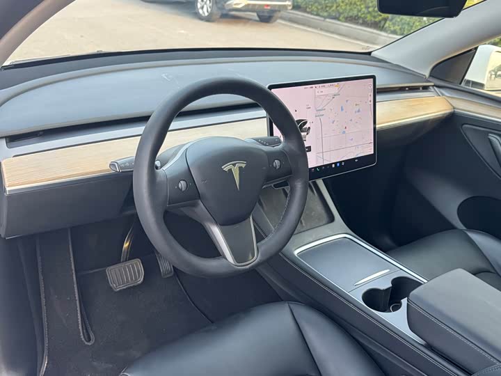 Photo 6 - Tesla Model Y