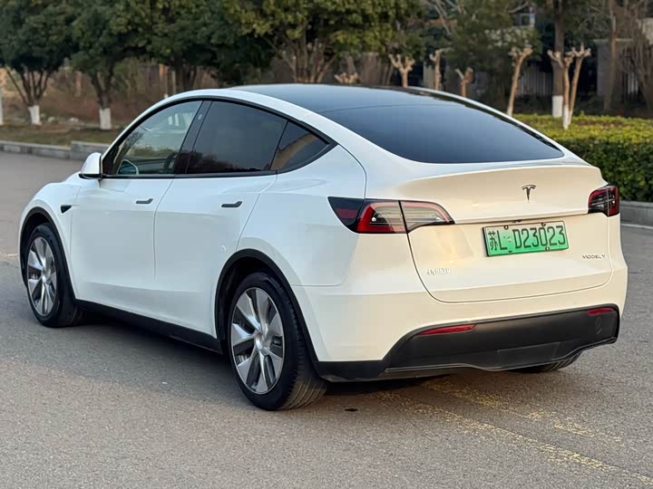 Photo 9 - Tesla Model Y