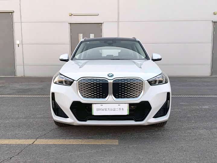 Photo 2 - BMW iX1