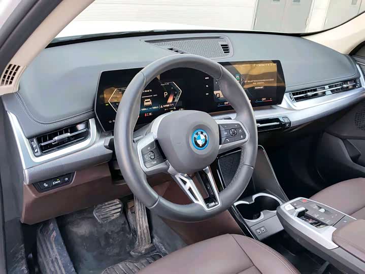 Photo 5 - BMW iX1