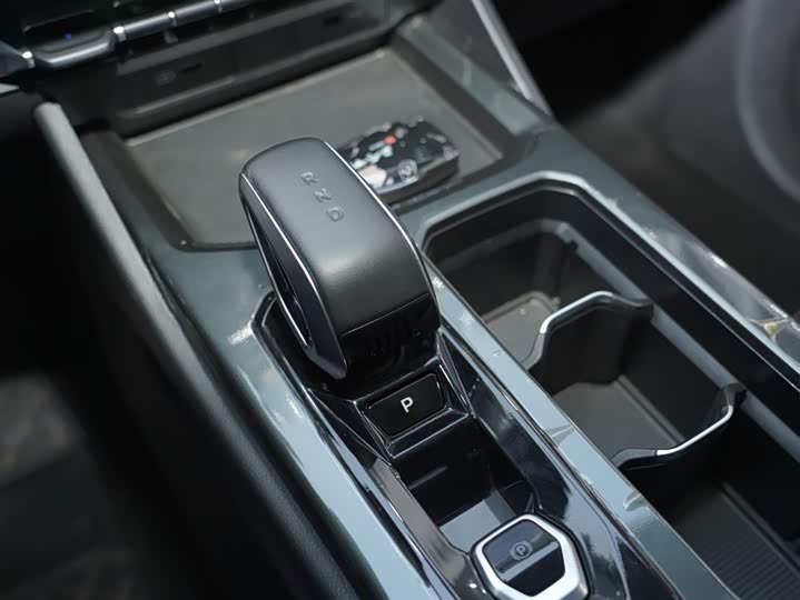 Фото 8 - Geely Okavango L