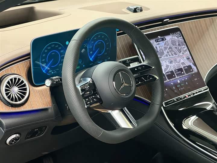 Photo 8 - Mercedes-Benz EQE SUV